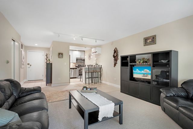 5500 Carriageway Drive 309, Rolling Meadows, IL 60008