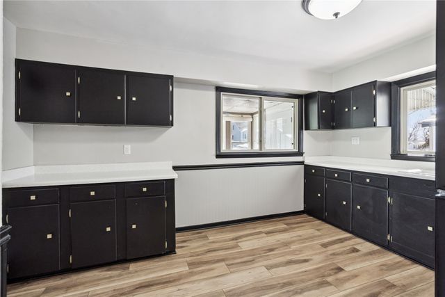 1300 E 34th Street, Des Moines, IA 50317