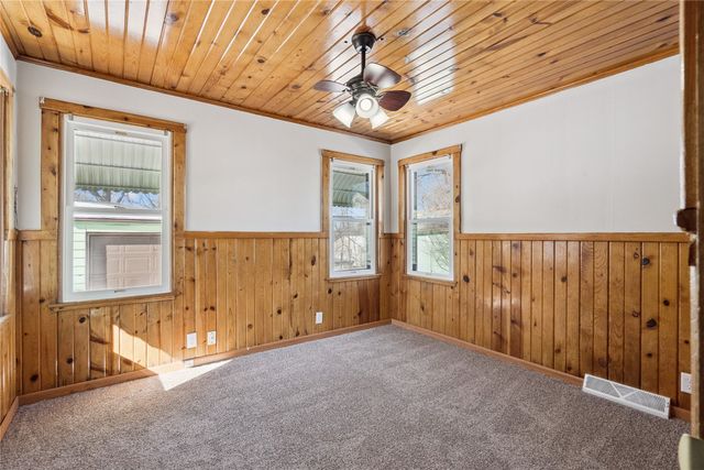 1300 E 34th Street, Des Moines, IA 50317