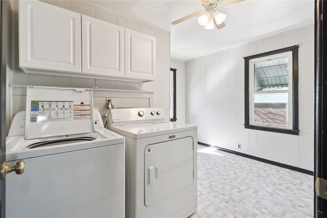 1300 E 34th Street, Des Moines, IA 50317