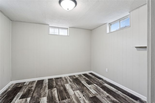 1300 E 34th Street, Des Moines, IA 50317