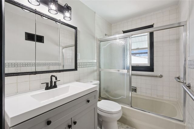 1300 E 34th Street, Des Moines, IA 50317