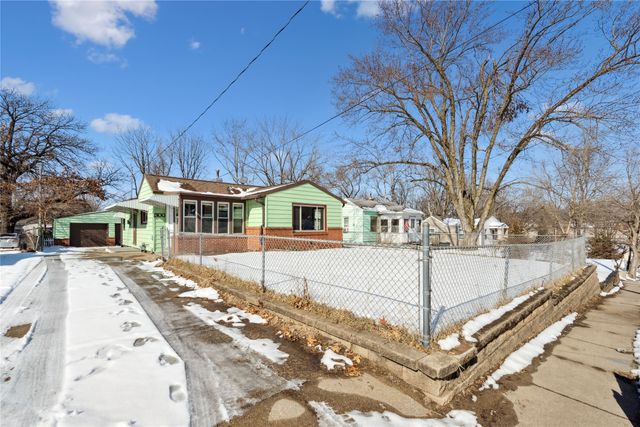 1300 E 34th Street, Des Moines, IA 50317