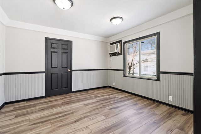 1300 E 34th Street, Des Moines, IA 50317