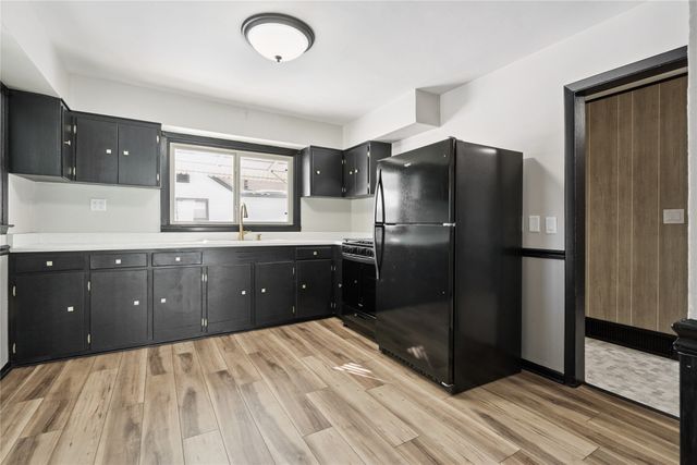 1300 E 34th Street, Des Moines, IA 50317