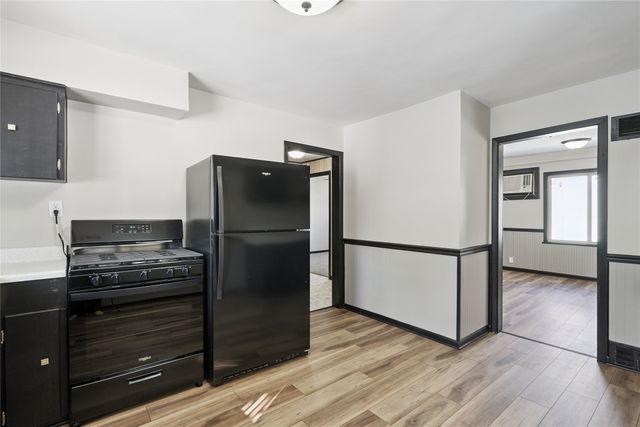 1300 E 34th Street, Des Moines, IA 50317