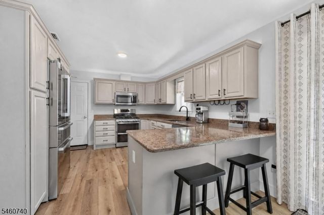 3 High View St, Lebanon Twp., NJ 07830