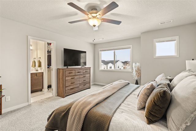 1601 NW Driftwood Drive, Ankeny, IA 50023