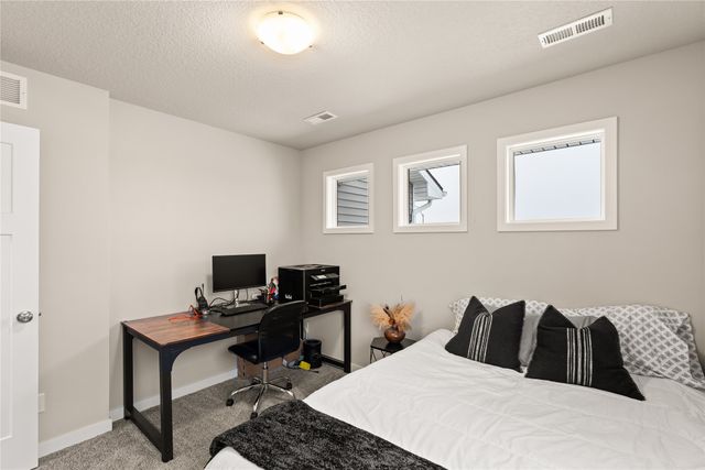 1601 NW Driftwood Drive, Ankeny, IA 50023