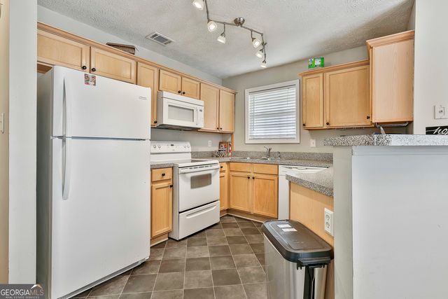 14 Huntington Drive, Grantville, GA 30220