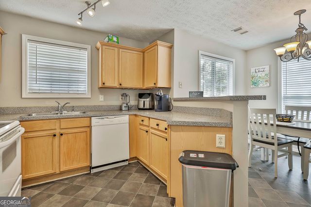 14 Huntington Drive, Grantville, GA 30220