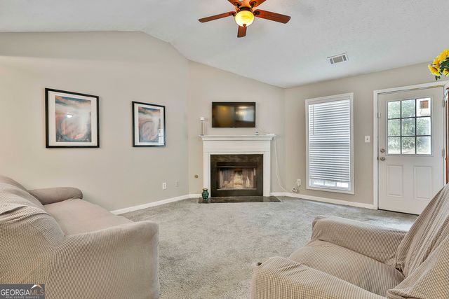 14 Huntington Drive, Grantville, GA 30220