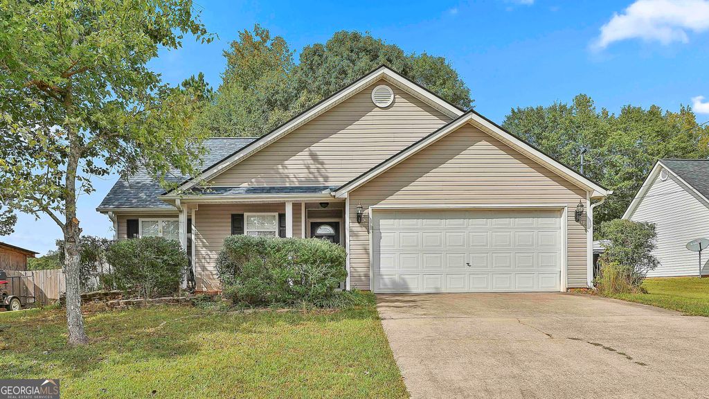 14 Huntington Drive, Grantville, GA 30220