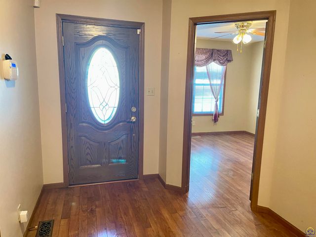 3572 SW Willow Brook DR, Topeka, KS 66614