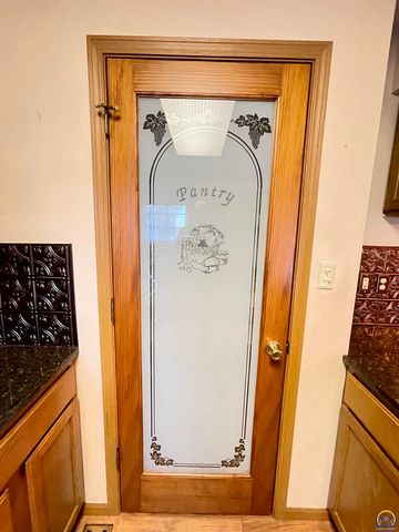 3572 SW Willow Brook DR, Topeka, KS 66614