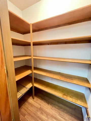 3572 SW Willow Brook DR, Topeka, KS 66614