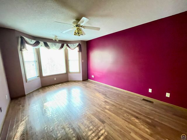 3572 SW Willow Brook DR, Topeka, KS 66614