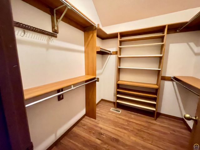 3572 SW Willow Brook DR, Topeka, KS 66614