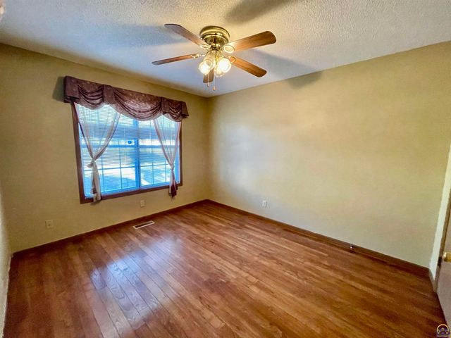 3572 SW Willow Brook DR, Topeka, KS 66614