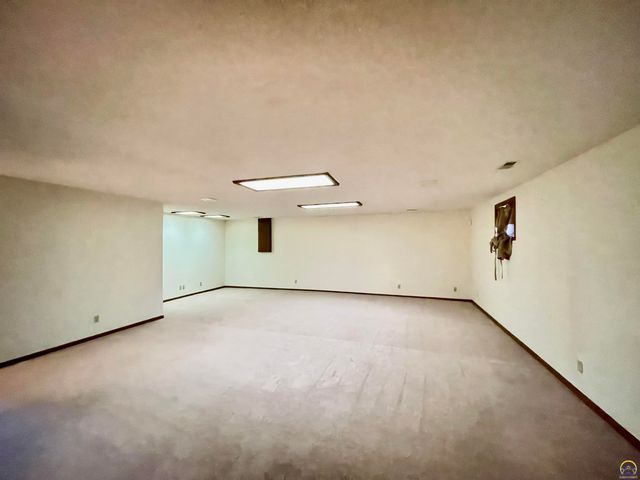 3572 SW Willow Brook DR, Topeka, KS 66614