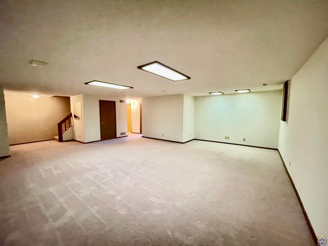 3572 SW Willow Brook DR, Topeka, KS 66614