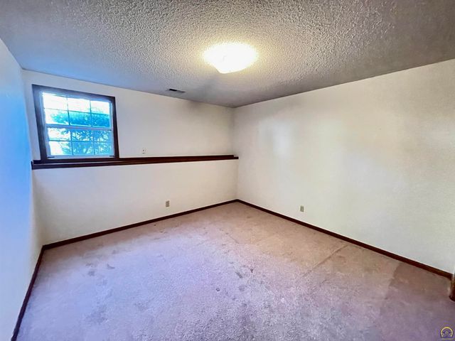 3572 SW Willow Brook DR, Topeka, KS 66614