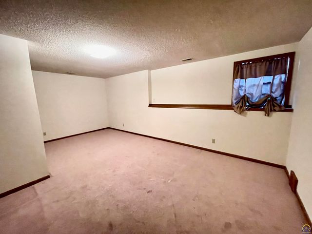 3572 SW Willow Brook DR, Topeka, KS 66614