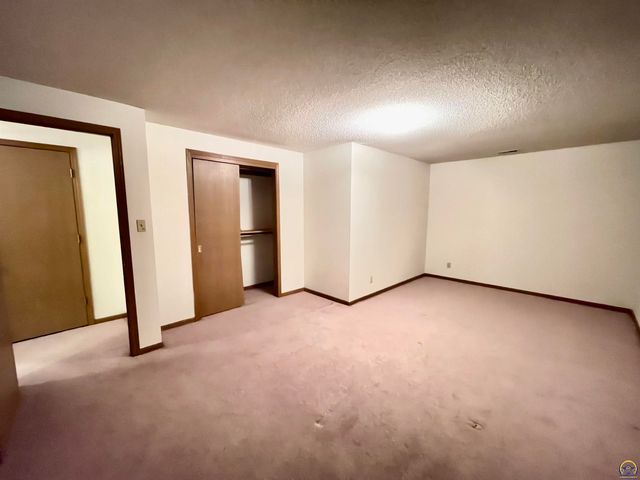 3572 SW Willow Brook DR, Topeka, KS 66614