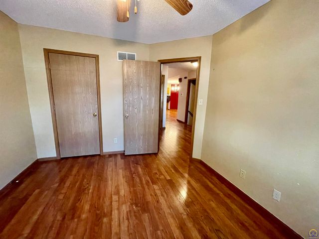 3572 SW Willow Brook DR, Topeka, KS 66614