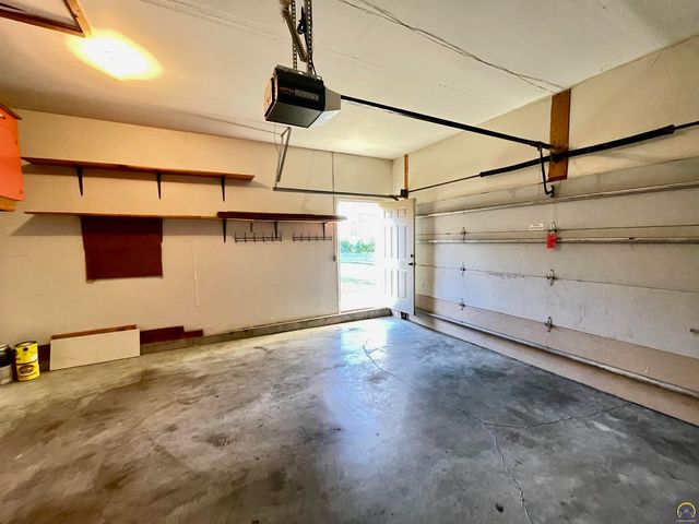 3572 SW Willow Brook DR, Topeka, KS 66614