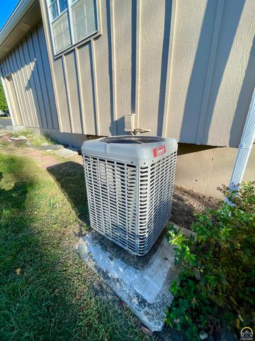 3572 SW Willow Brook DR, Topeka, KS 66614