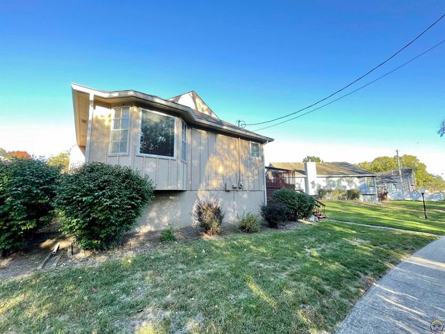 3572 SW Willow Brook DR, Topeka, KS 66614