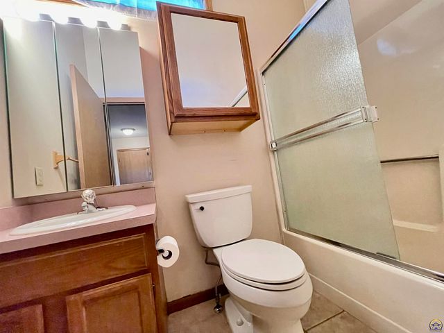 3572 SW Willow Brook DR, Topeka, KS 66614