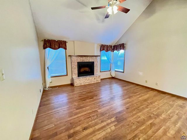 3572 SW Willow Brook DR, Topeka, KS 66614