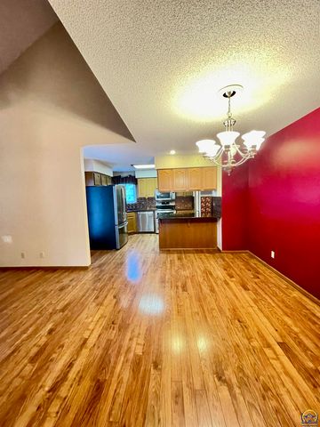 3572 SW Willow Brook DR, Topeka, KS 66614