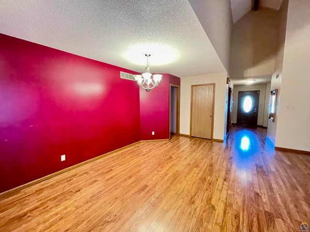 3572 SW Willow Brook DR, Topeka, KS 66614