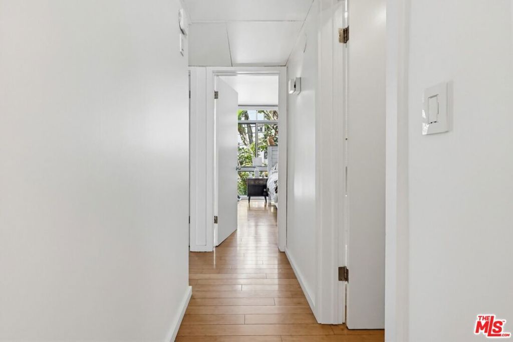 Image 25 of property listing at 970 Palm Avenue 101, West Hollywood, CA 90069