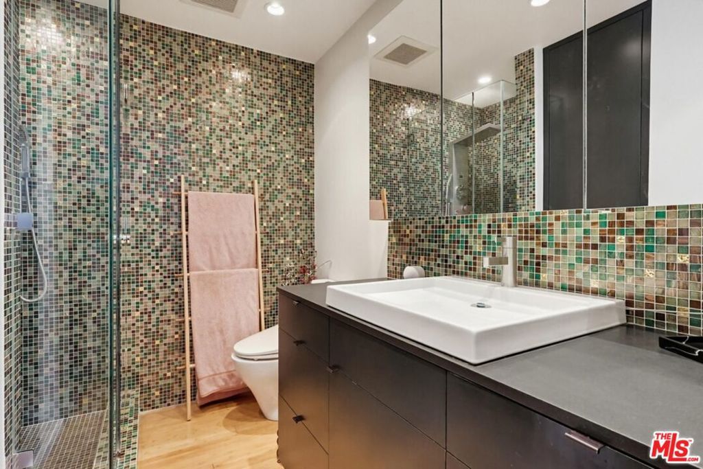 Image 30 of property listing at 970 Palm Avenue 101, West Hollywood, CA 90069