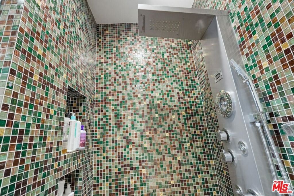 Image 33 of property listing at 970 Palm Avenue 101, West Hollywood, CA 90069