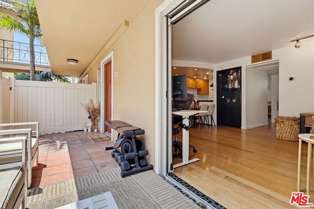 Image 40 of property listing at 970 Palm Avenue 101, West Hollywood, CA 90069