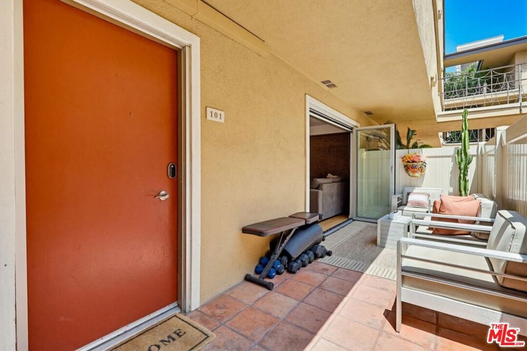 Image 42 of property listing at 970 Palm Avenue 101, West Hollywood, CA 90069