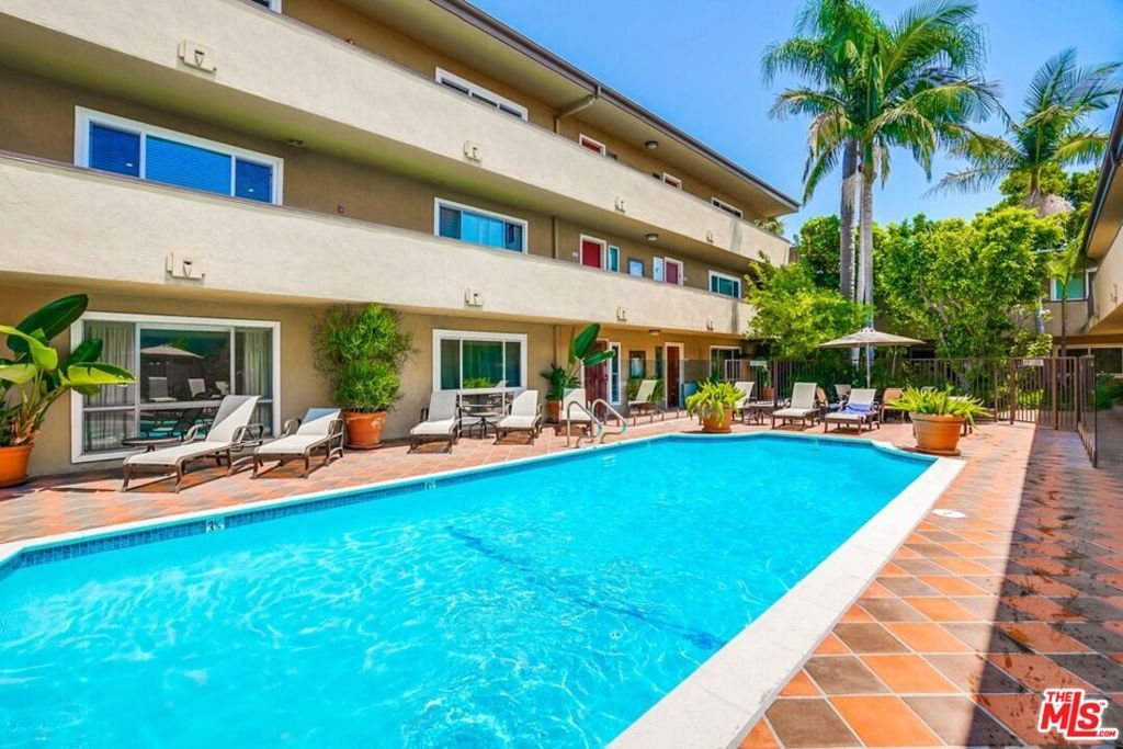 Image 5 of property listing at 970 Palm Avenue 101, West Hollywood, CA 90069