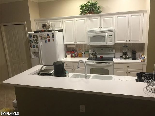 2740 CYPRESS TRACE CIR 2738, Naples, FL 34119