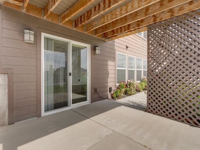 8567 N James Dr, Spokane, WA 99208