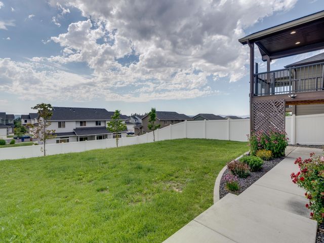 8567 N James Dr, Spokane, WA 99208