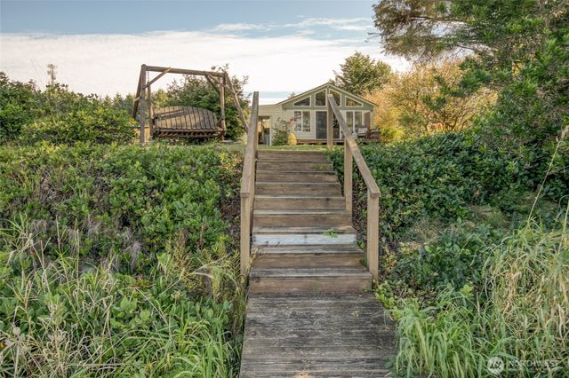 209 Canal Drive SE, Ocean Shores, WA 98569