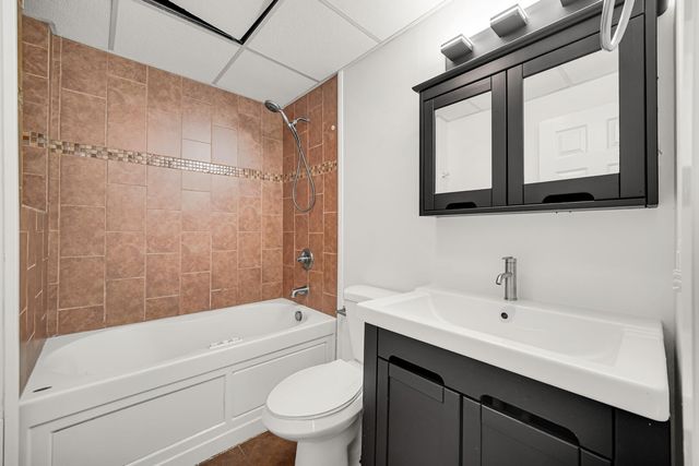 2010 Lincoln Avenue, Whiting, IN 46394