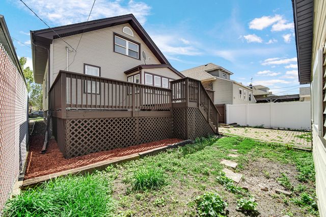 2010 Lincoln Avenue, Whiting, IN 46394