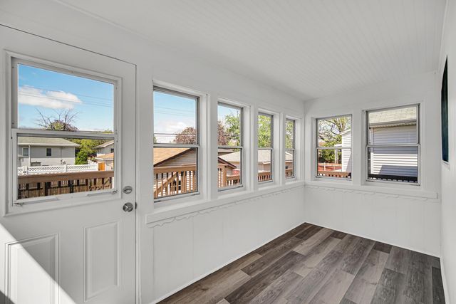 2010 Lincoln Avenue, Whiting, IN 46394