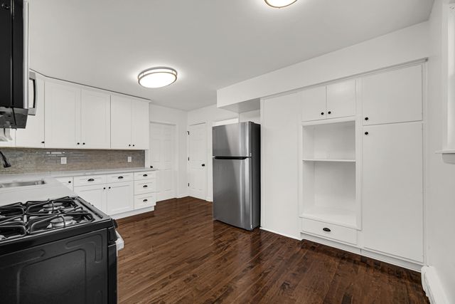 2010 Lincoln Avenue, Whiting, IN 46394
